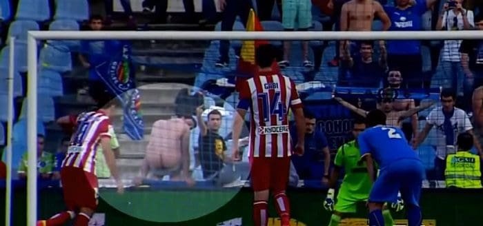 Όταν παίζει μπάλα…. η κερκίδα!!! (vid)