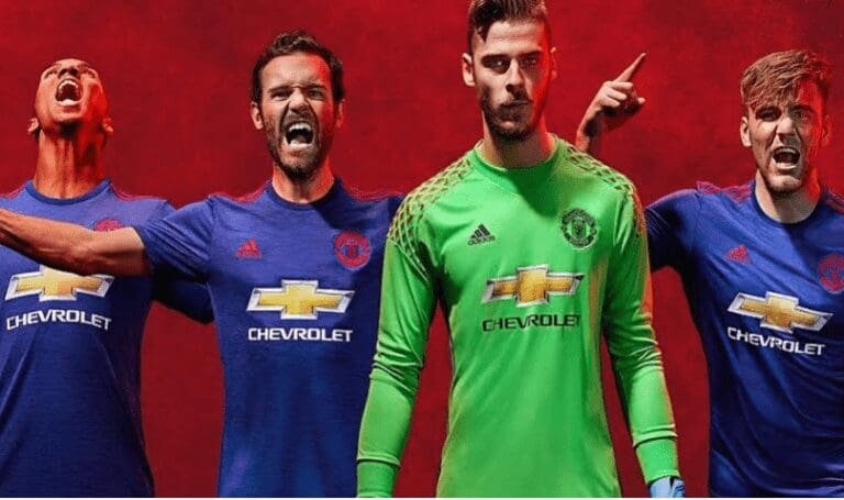 Στα… μπλε η Γιουνάιτεντ (photos)