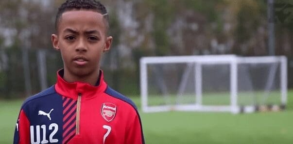 Θα σε τρελάνει αυτός ο πιτσιρικάς με τα κόλπα που κάνει! (vid)