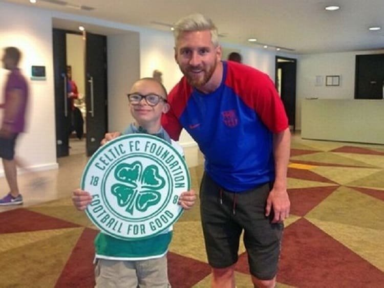 Ο πιτσιρικάς – λάτρης του Γιώργου Σαμαρά συνάντησε Μπαρτσελόνα!(photos)