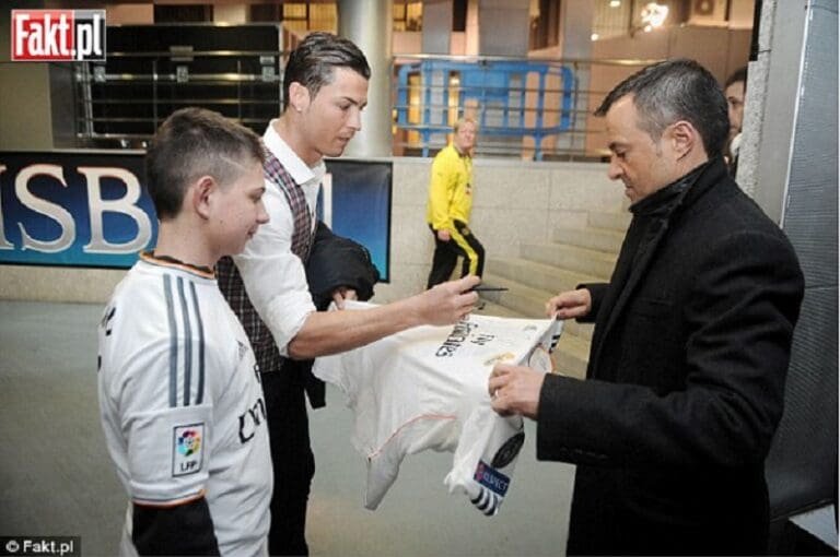 Η συγκινητική συνάντηση του Κριστιάνο Ρονάλντο με θαυμαστή του! (vid)