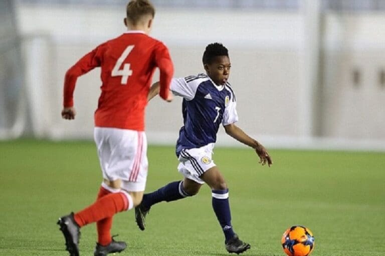 Συνεχίζει να…”τρελαίνει” κόσμο ο 13χρονος της Σέλτικ! (photos/vids)