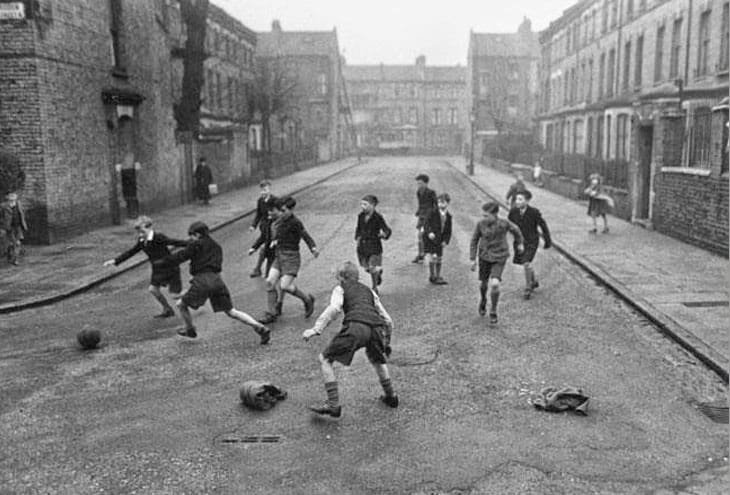 Οι 10 κανόνες του ποδοσφαίρου αλάνας! (vid)