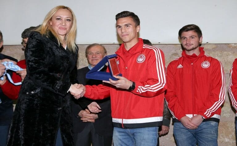 Τίμησαν την U20 του Ολυμπιακού οι βετεράνοι! (photo)