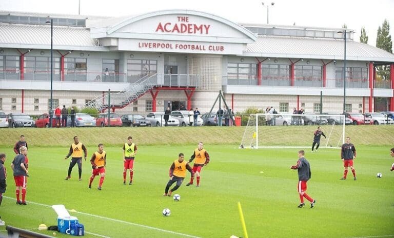 “Καμπάνα” για την Ακαδημία της Λίβερπουλ!