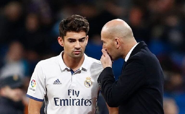 Το μήλο θα… “πέσει” ( ; ) κάτω από την μηλιά! (photos)