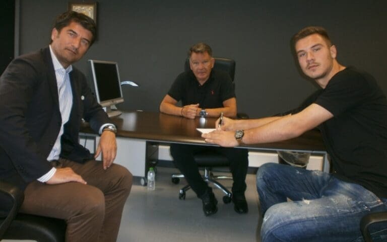 Ανακοίνωσε 18χρονο… θηρίο η Λάρισα!