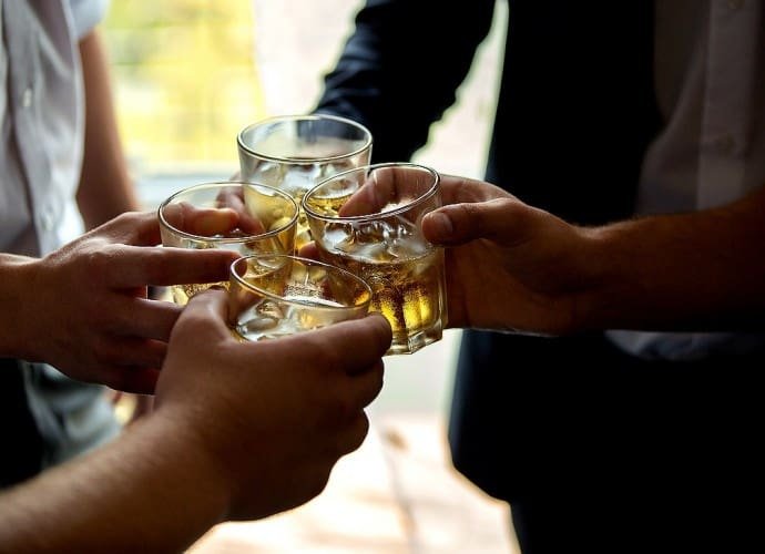 Tα μόνα αλκοολούχα ποτά που δεν σε παχαίνουν