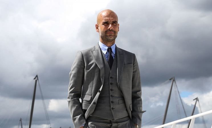 Πώς θα μανατζάρεις την ντουλάπα σου σαν να είναι ποδοσφαιρική ομάδα! (photos)