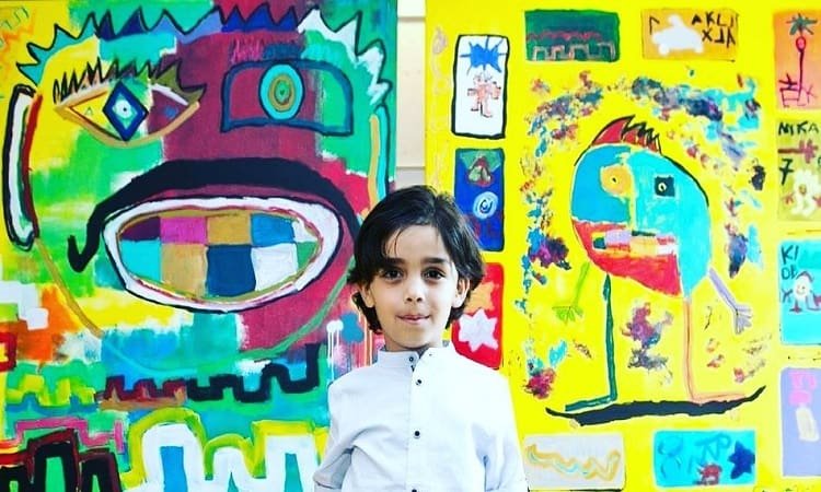 Είναι μόλις 7 ετών αλλά πουλάει πίνακες έναντι 10.000 ευρώ! (photos)