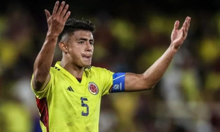 “Δικέφαλο” ενδιαφέρον για νεαρό Κολομβιανό!