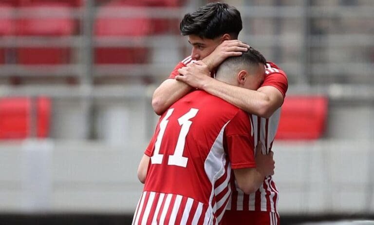 Λίγο έλειψε για να σκοράρει ο Πνευμονίδης!