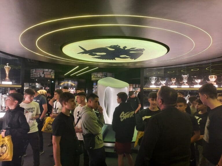 Παιδιά από Συνεργαζόμενη Ακαδημία επισκέφτηκαν το μουσείο της ΑΕΚ!