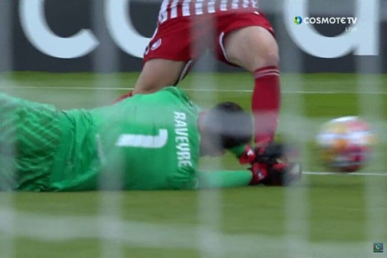 Η φάση που ζήτησε πέναλτι ο Ολυμπιακός!