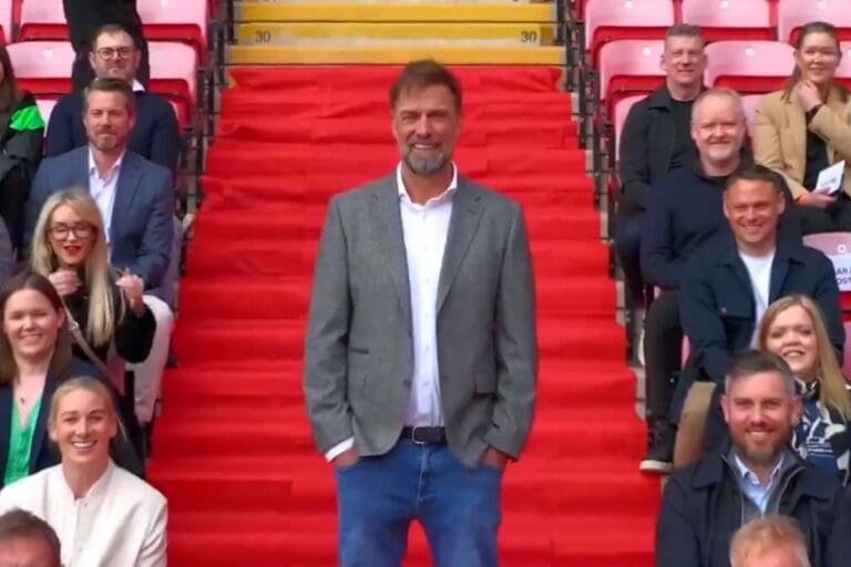 “Έκλαψε” η… μπάλα με το “αντίο” του Κλόπ!