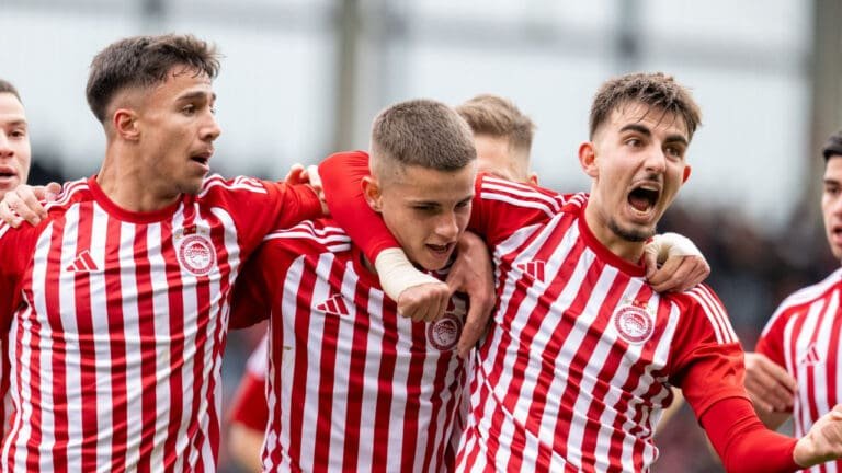 “Ερυθρόλευκος” πρωταθλητής την… κάνει για εξωτερικό!