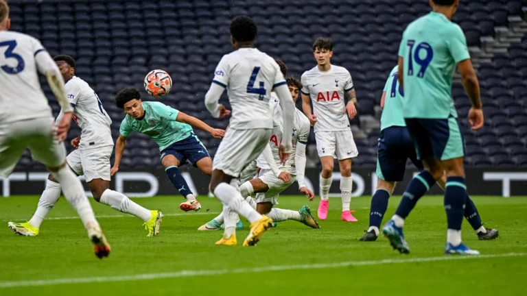 Ακραίο – Η Τότεναμ πήρε την… κορυφή αλλά δεν πανηγύρισε πρωτάθλημα!