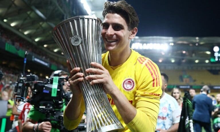 “Γράφουν” για Τζολάκη οι “Γείτονες” – Δεν “ψήνεται” ο νεαρός!