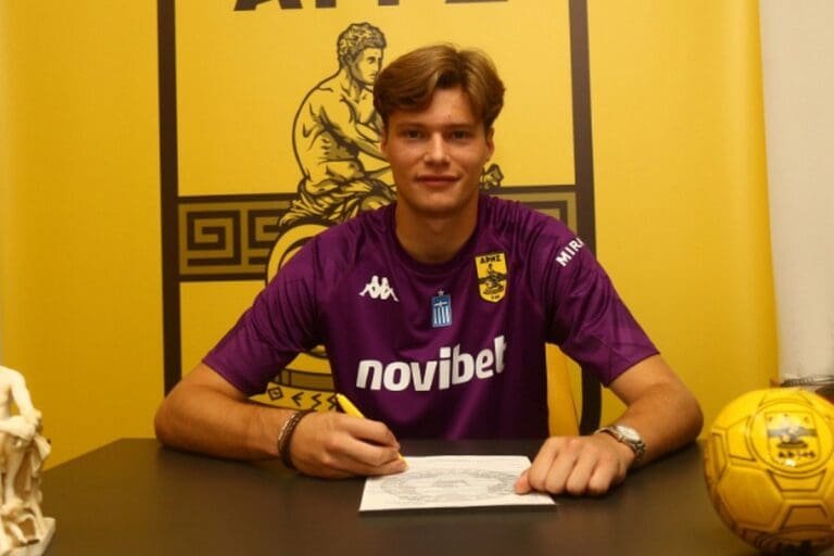 Και επίσημα στον Άρη ο 19χρονος Σίντκλεβ!