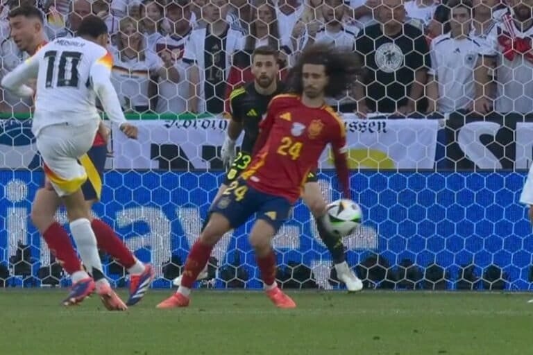 Η UEFA έκανε… κωλοτούμπα – “Φάσεις σαν του Κουκουρέγια στο Euro πρέπει να δίνονται πέναλτι”!