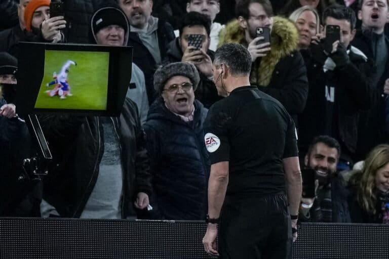 Σκέψεις για δικαίωμα για “challenge” στο ποδόσφαιρο σκέφτεται η FIFA!