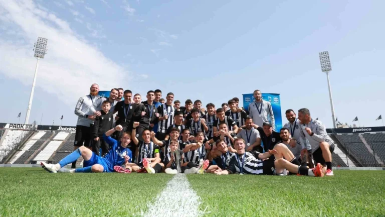 Η απονομή του πρωταθλητή της Super League U17!