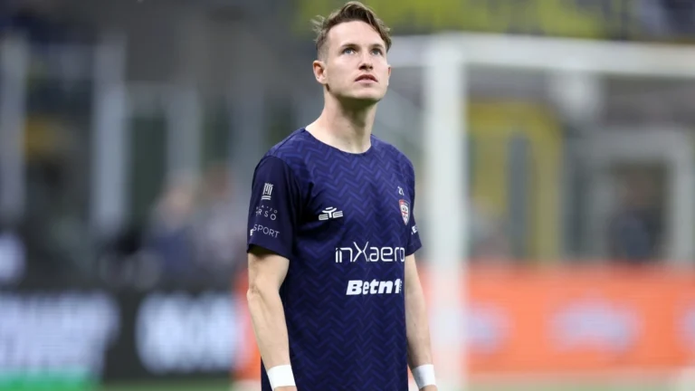 “Κρέμασε” παπούτσια ο ποδοσφαιριστής που… άφησε τη γυναίκα του και ανακοίνωσε ότι είναι ομοφυλόφιλος!