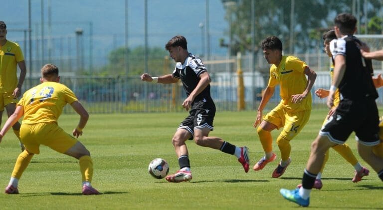 “Κόλλησε” στο Αγρίνιο ο ΠΑΟΚ, αλλά… στέφθηκε πρωταθλητής!